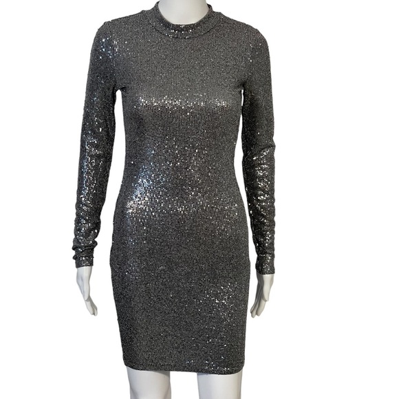 Guess Dresses & Skirts - Guess Silver Gray Sequin Long Sleeve Body-con Stretch Cocktail Dress Sz S
